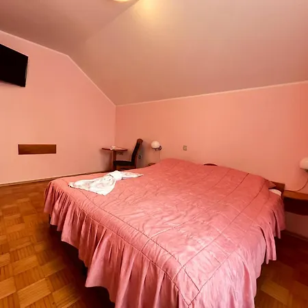 Pensionat Gostisce Kuzner Pri Makedonki 3*