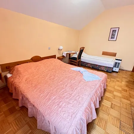 Konukevi Gostisce Kuzner Pri Makedonki